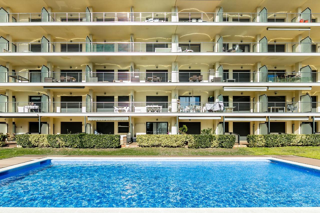 The Beach Milenium Roses Esterno foto